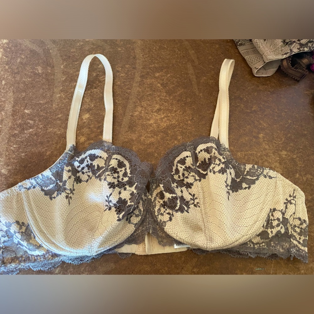 Wacoal lace Bra Size 36 c